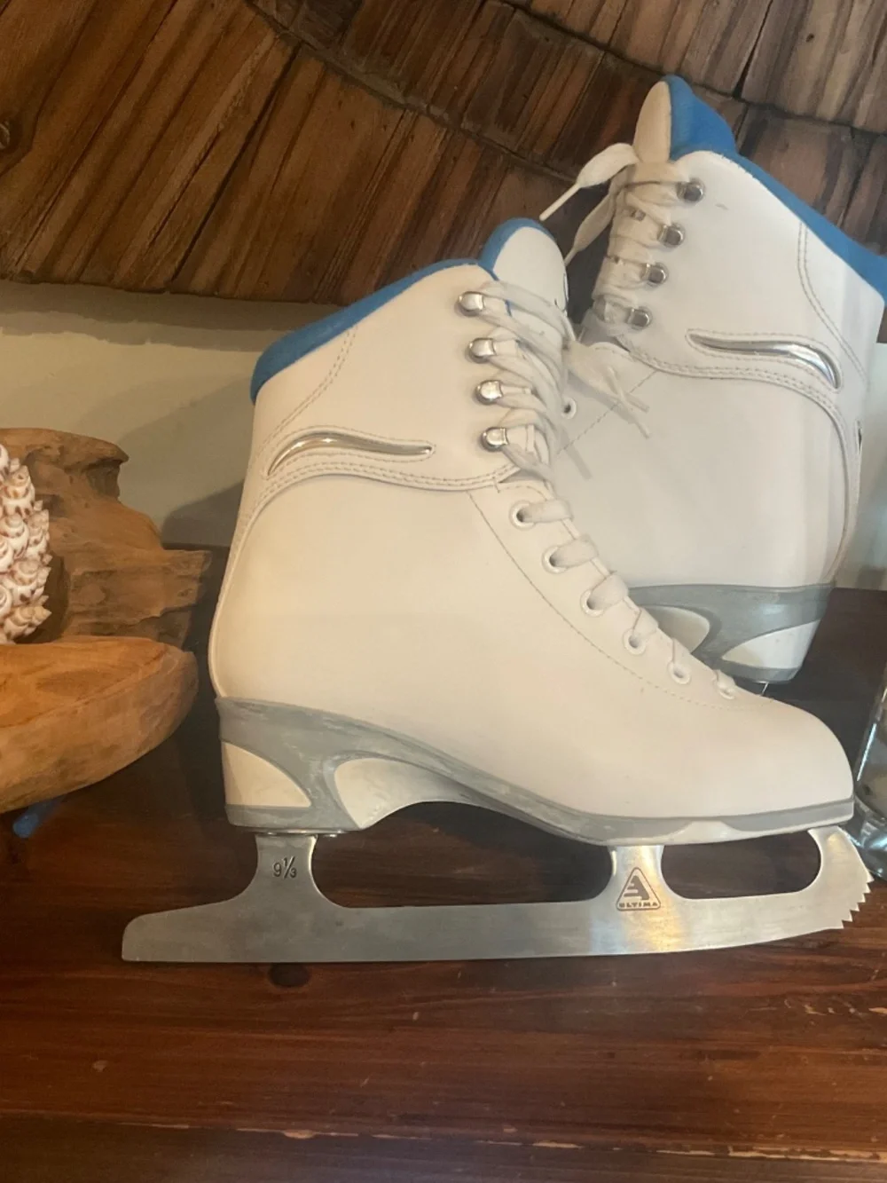 Jackson Ultima Girls Soft Skate Series Figure Skates, White, Size 5